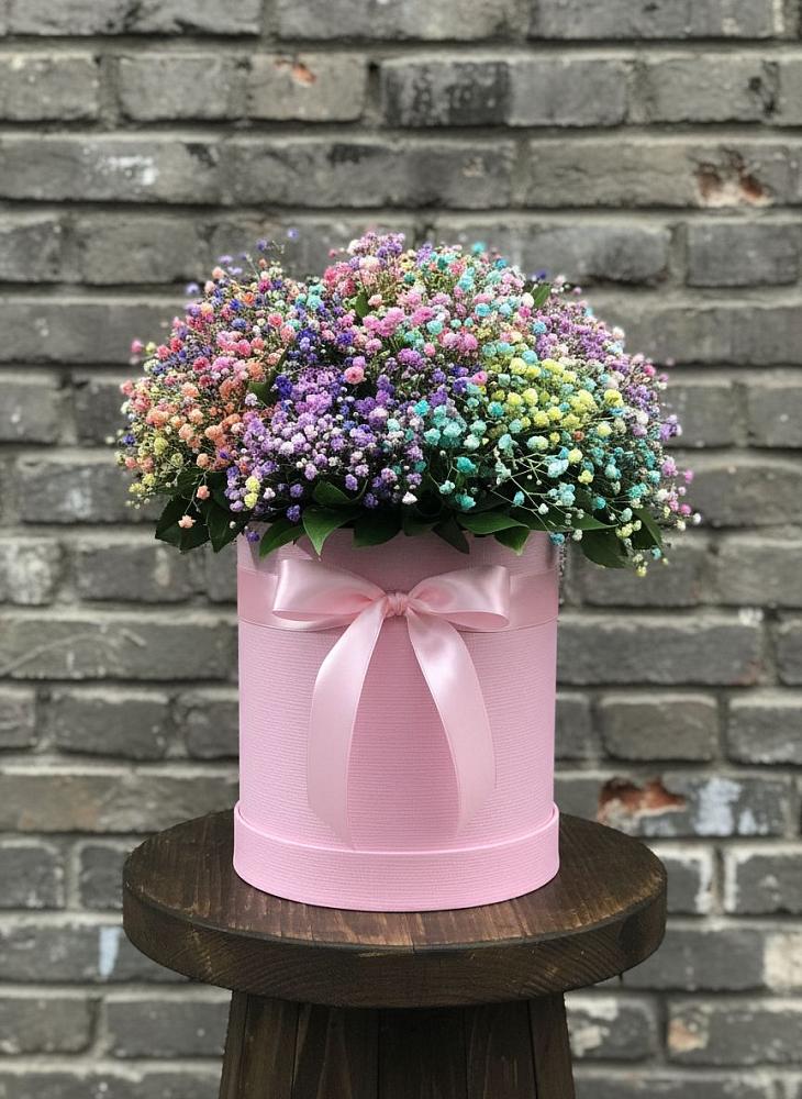 Цветочная композиция из Гипсофила и Розы в шляпной коробке в Мокроусово