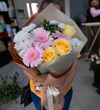 Букет цветов из:  Герберы, Розы и Хризантемы в Мокроусово