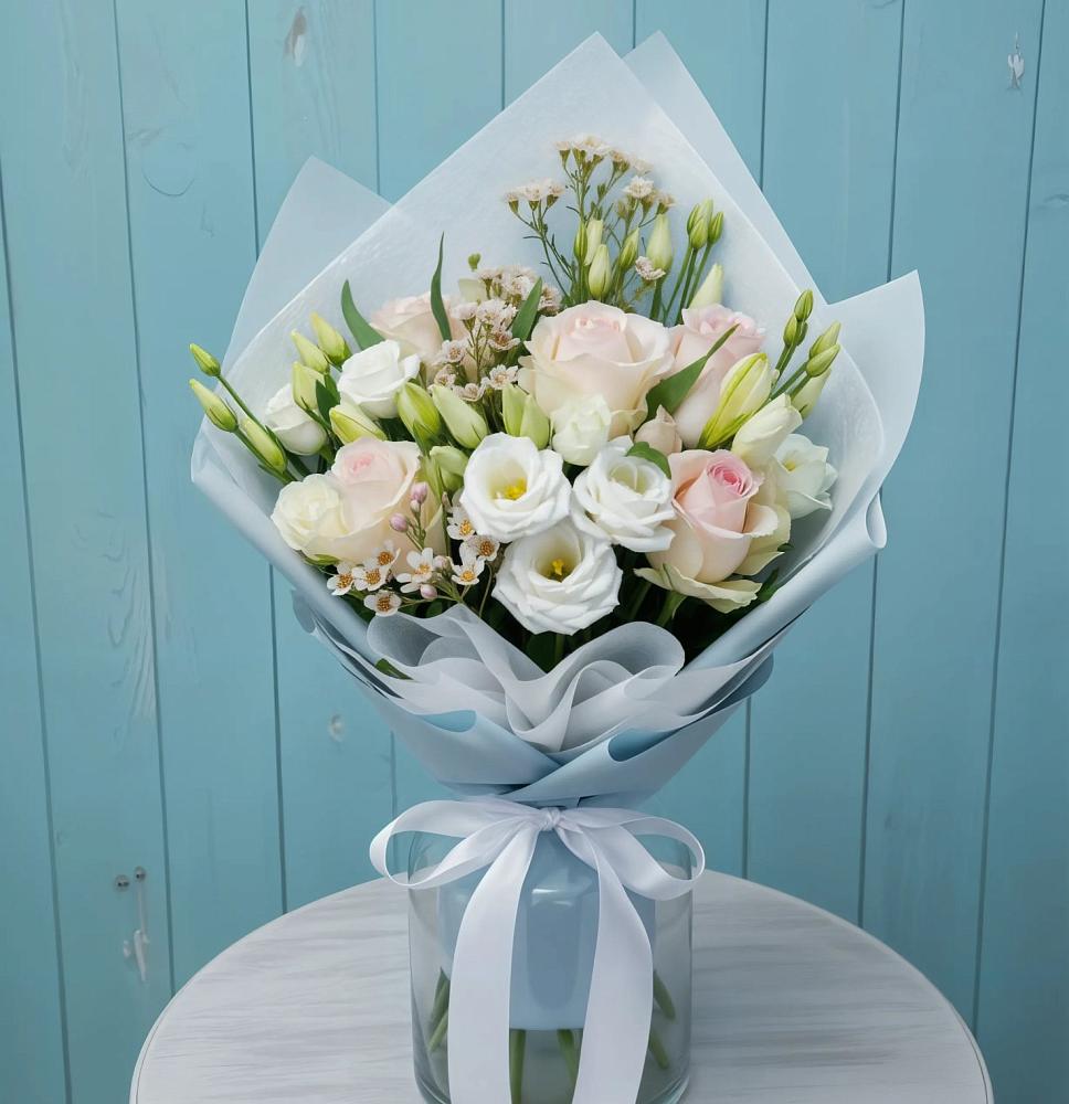 Букет цветов из: Розы и Лизиантусы в Мокроусово