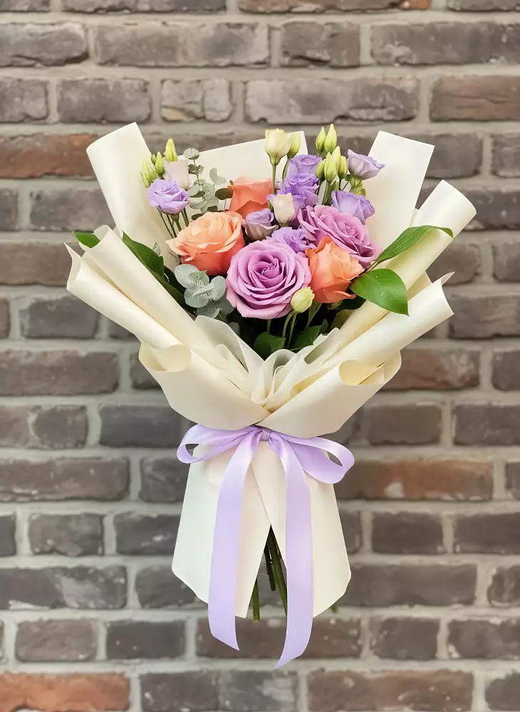 Букет цветов из: Лизиантусы и Розы в Мокроусово