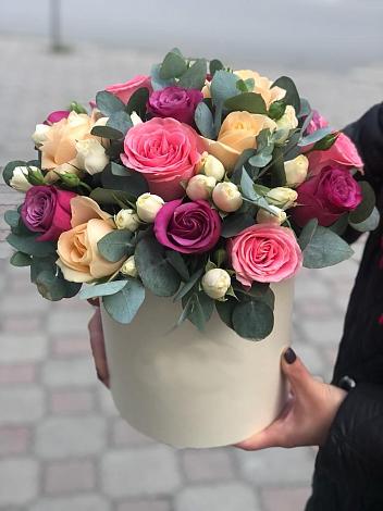 Цветочная композиция из Розы в шляпной коробке в Мокроусово