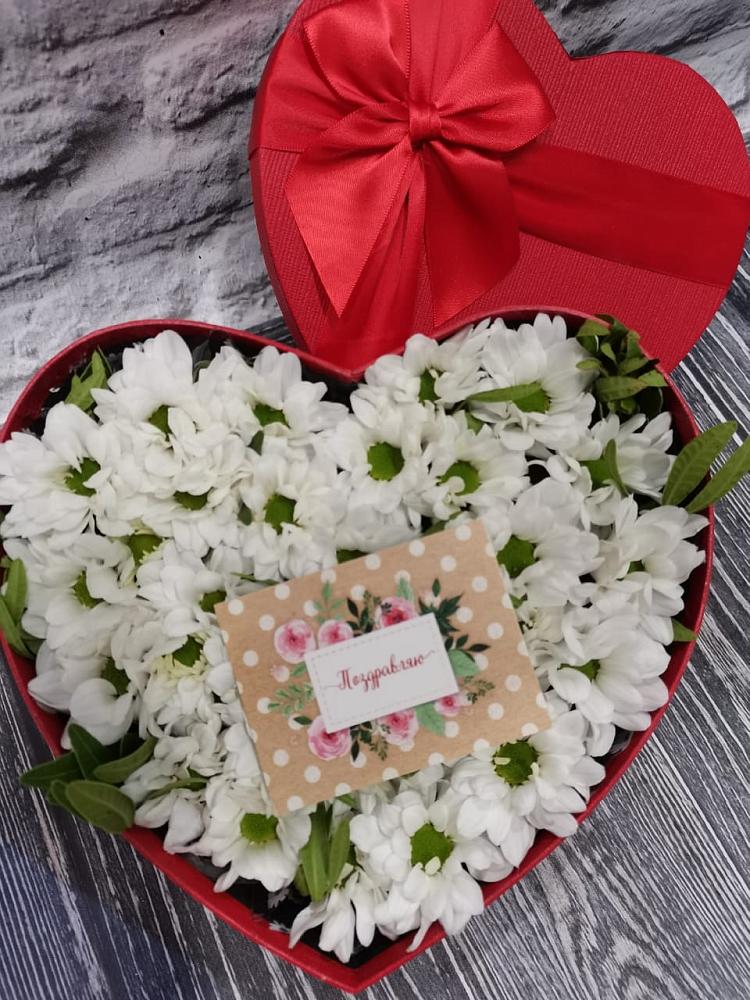 Цветочная композиция из Хризантемы в виде сердца в Мокроусово