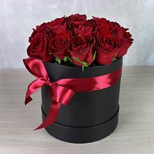 Цветочная композиция из Розы в шляпной коробке в Мокроусово