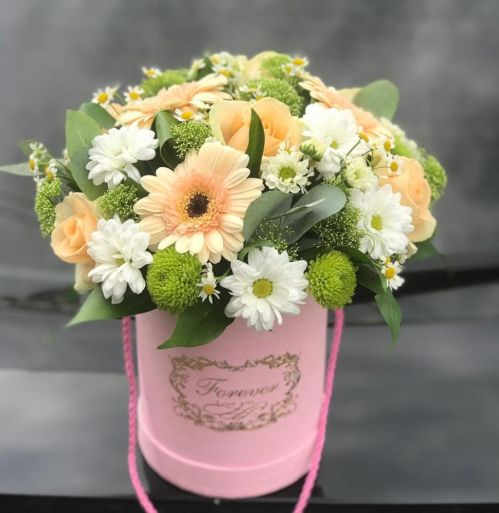 Цветочная композиция из Розы, Герберы и Хризантемы в шляпной коробке в Мокроусово