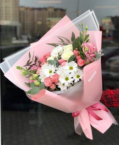 Букет цветов из: Розы, Лизиантусы и Хризантемы в Мокроусово