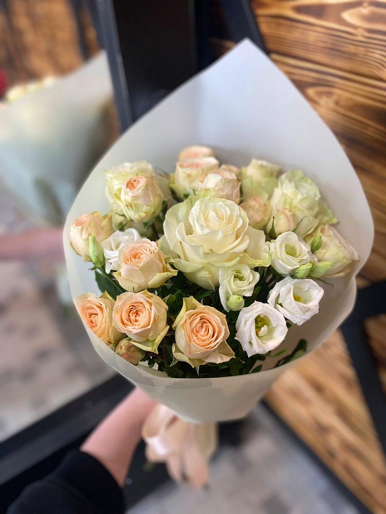 Букет цветов из: Розы и Лизиантусы в Мокроусово